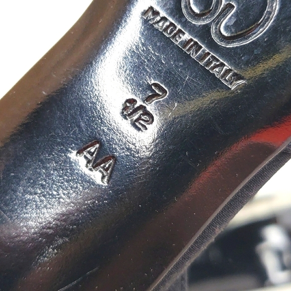 St. John Black Embellshed fabric low slingback Heels 7.5AA - Picture 9 of 10